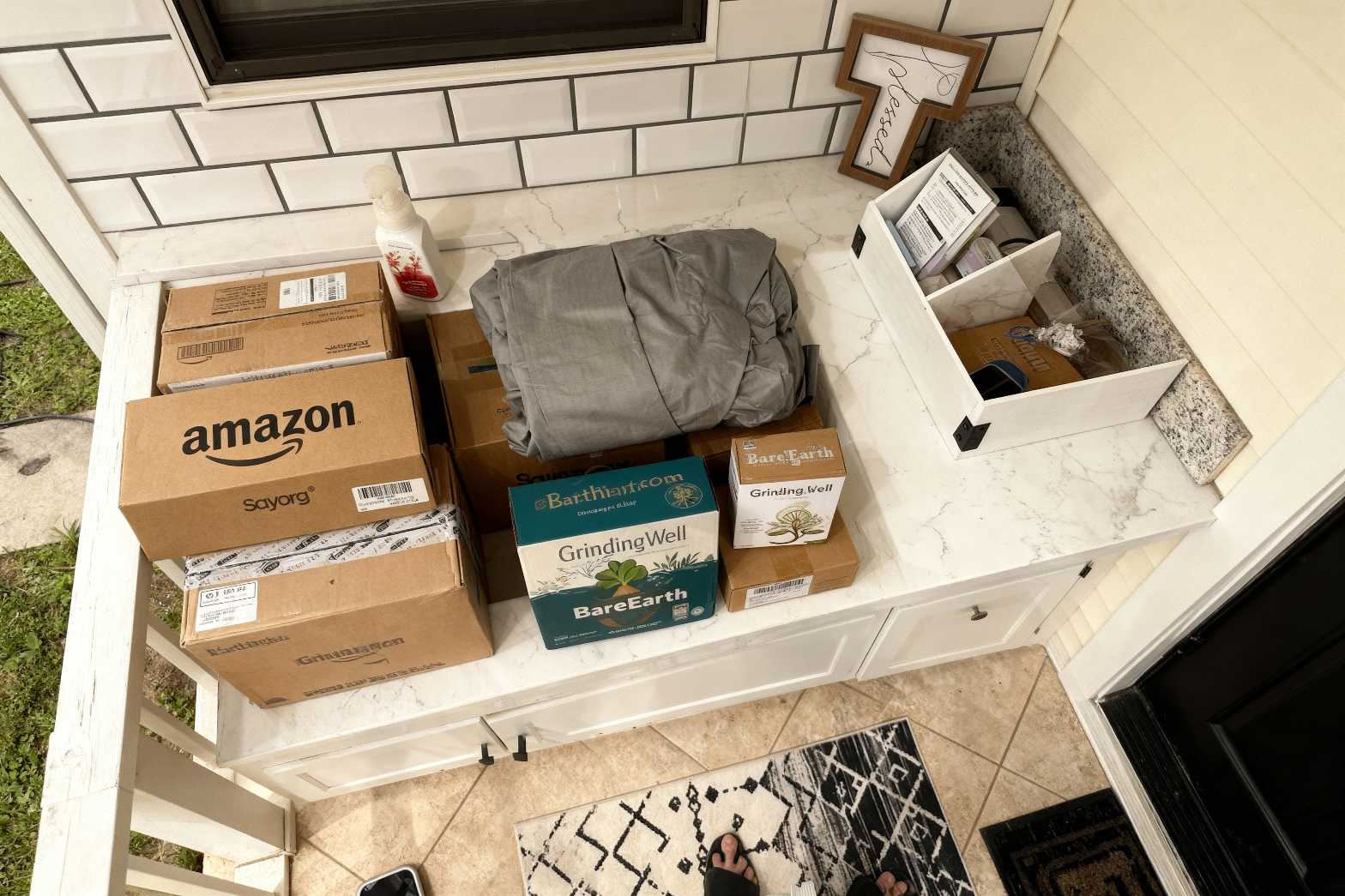 Boxes of grounding sheets